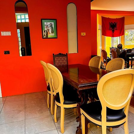 Blue Door Hostel Tiranë Eksteriør bilde