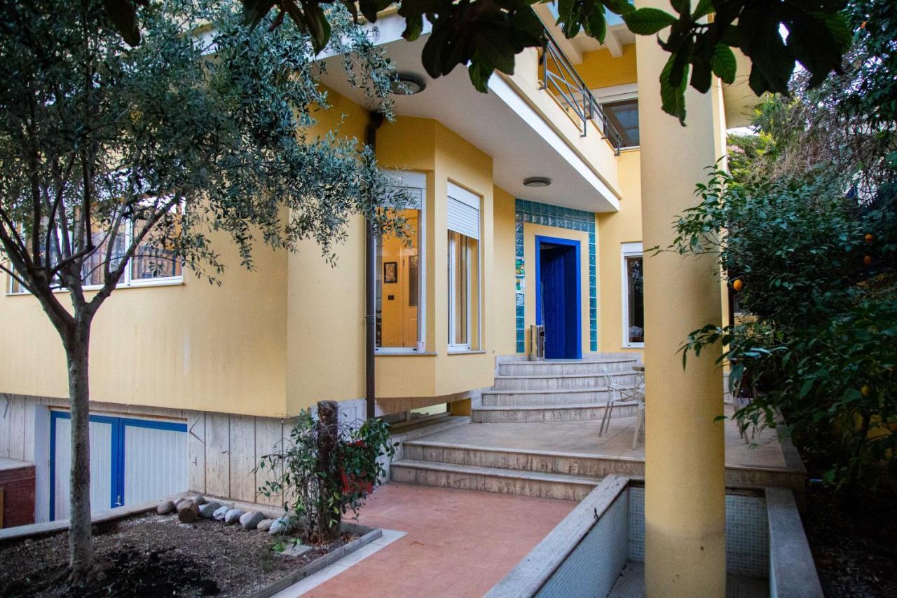 Blue Door Hostel Tiranë Eksteriør bilde