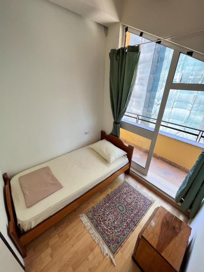 Blue Door Hostel Tiranë Eksteriør bilde
