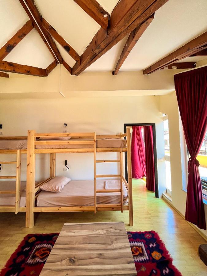 Blue Door Hostel Tiranë Eksteriør bilde