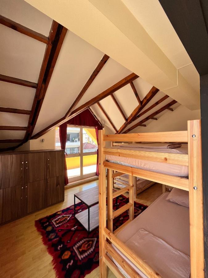 Blue Door Hostel Tiranë Eksteriør bilde