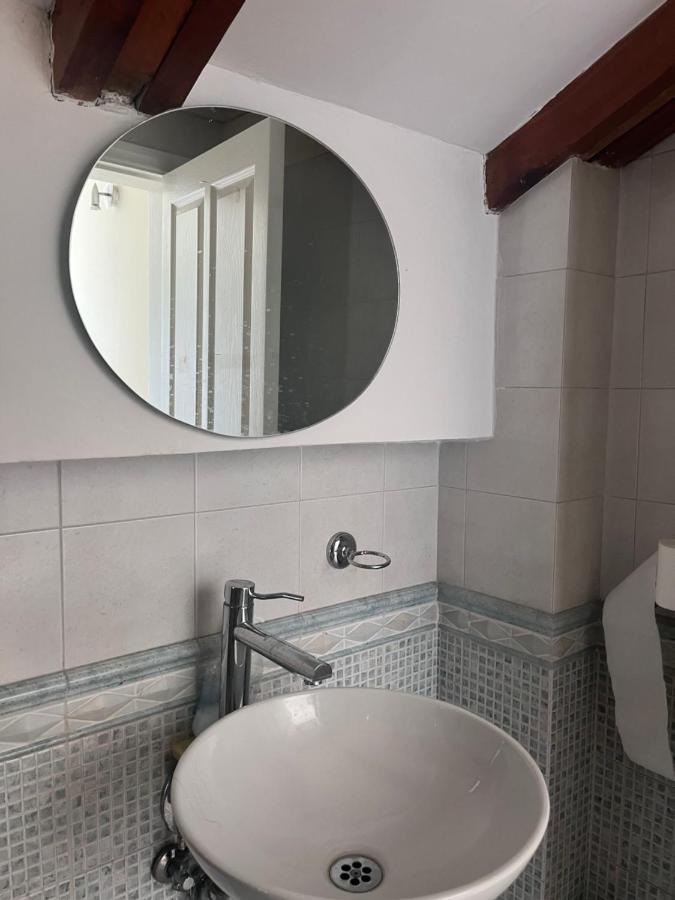 Blue Door Hostel Tiranë Eksteriør bilde