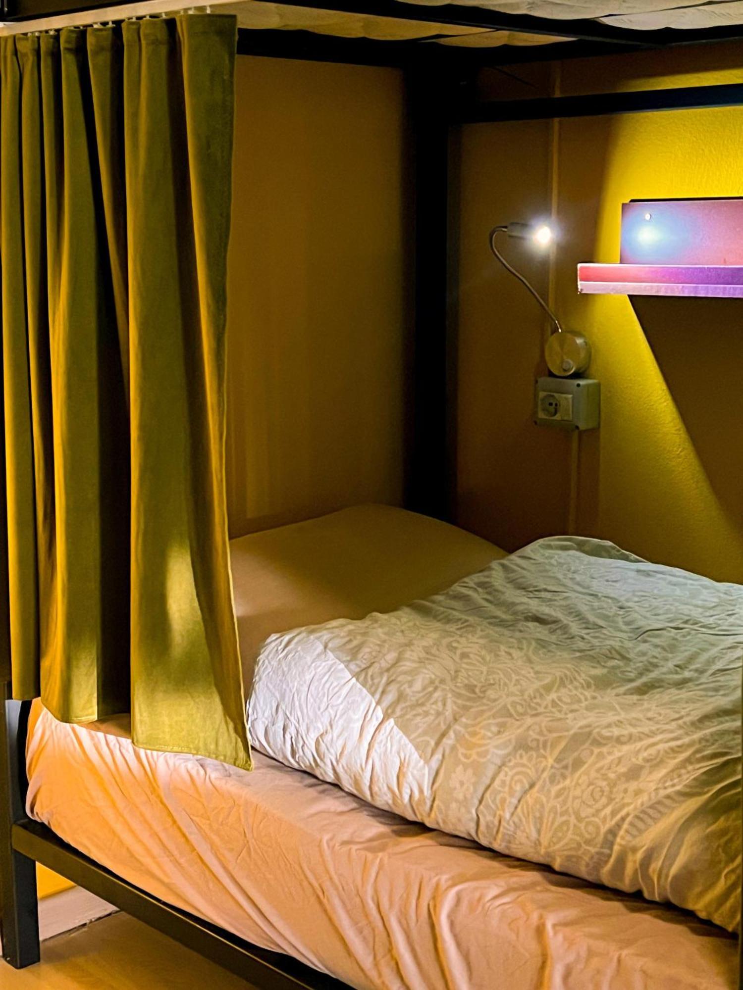 Blue Door Hostel Tiranë Eksteriør bilde