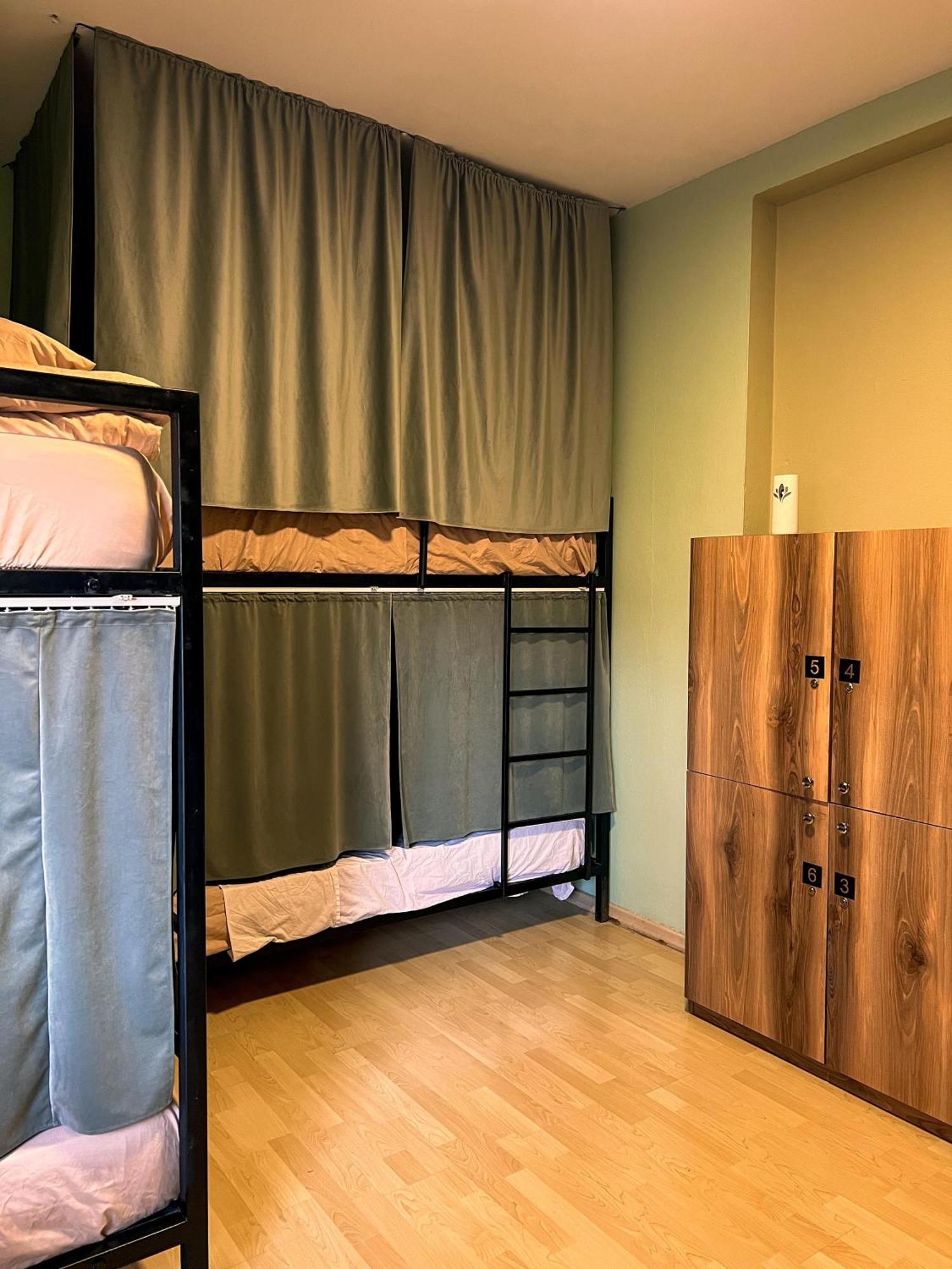 Blue Door Hostel Tiranë Eksteriør bilde