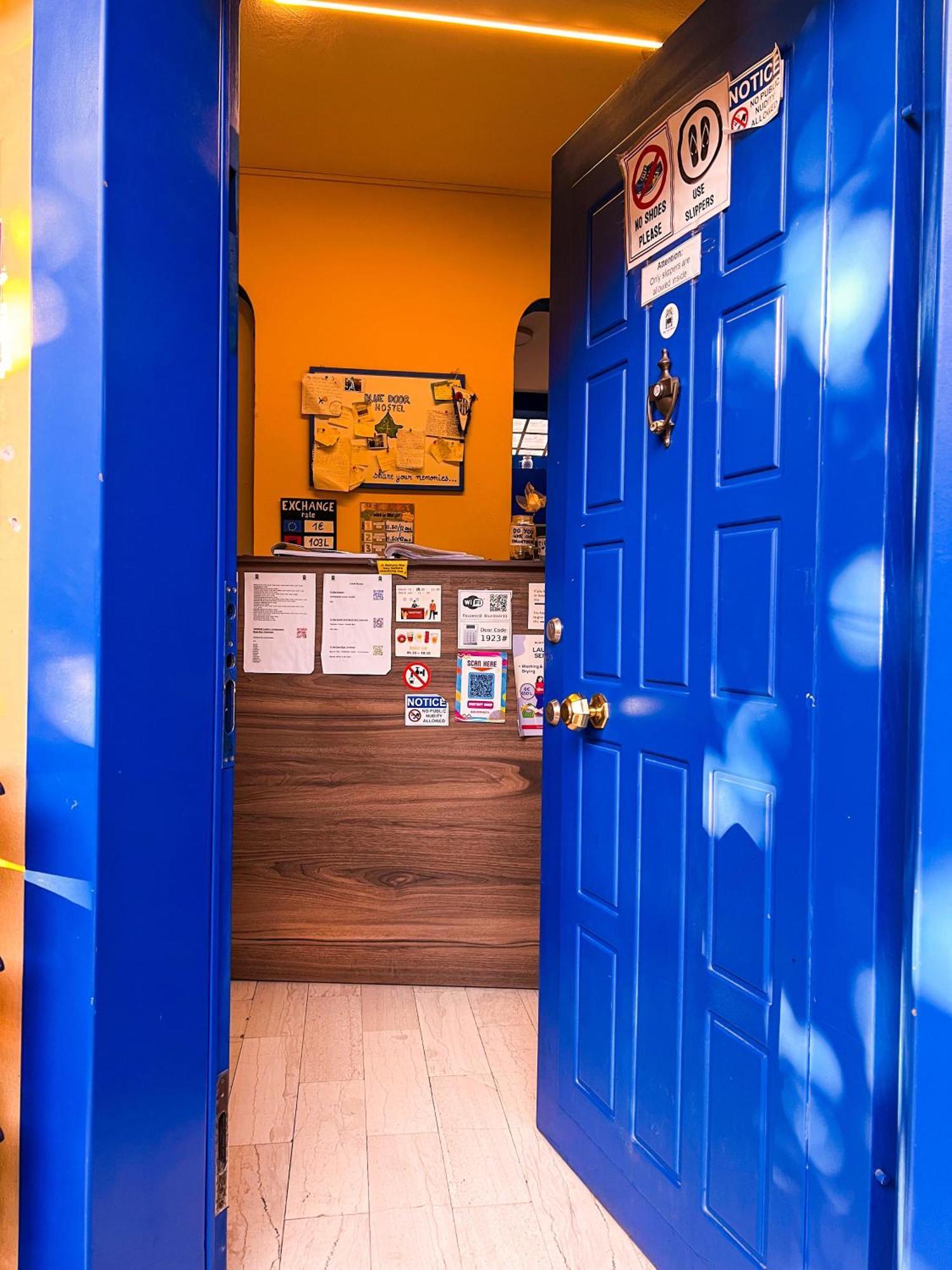 Blue Door Hostel Tiranë Eksteriør bilde