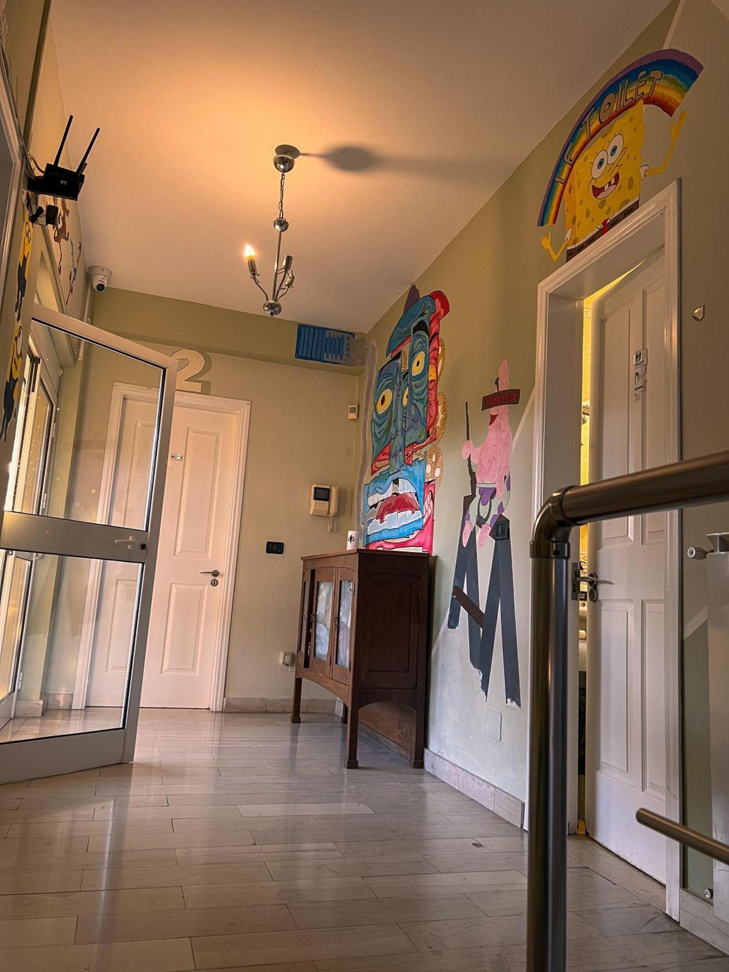 Blue Door Hostel Tiranë Eksteriør bilde