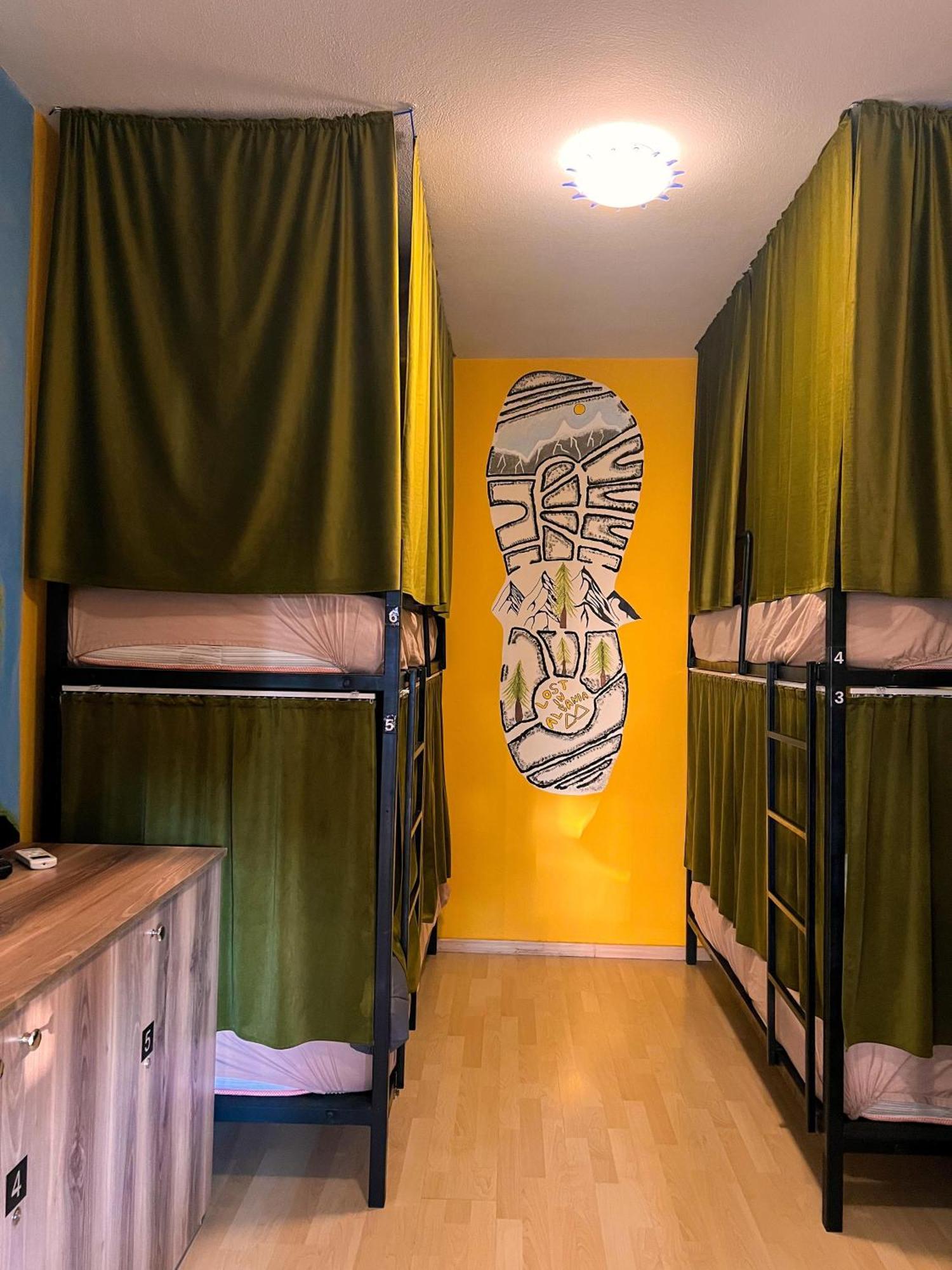 Blue Door Hostel Tiranë Eksteriør bilde