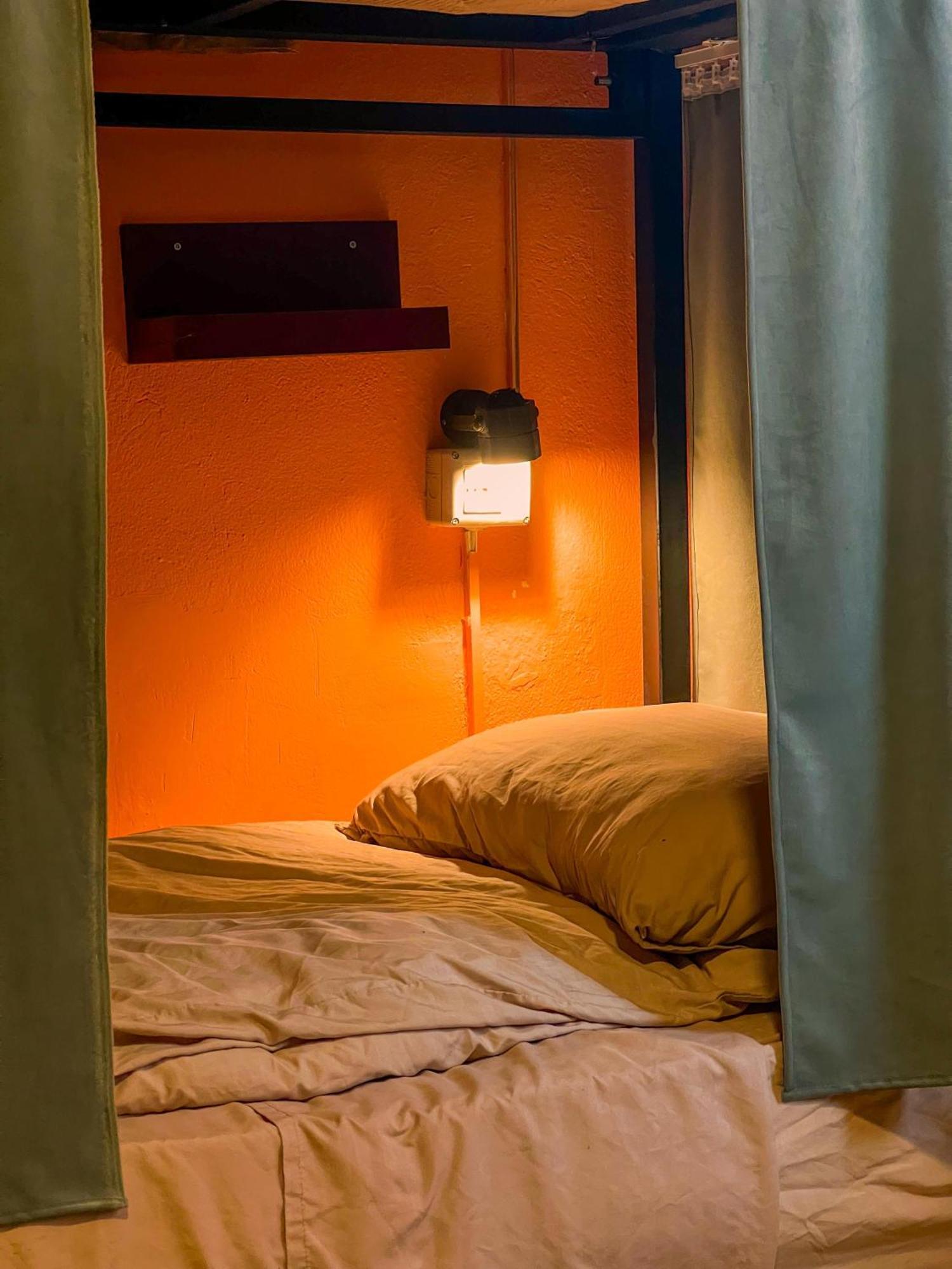 Blue Door Hostel Tiranë Eksteriør bilde