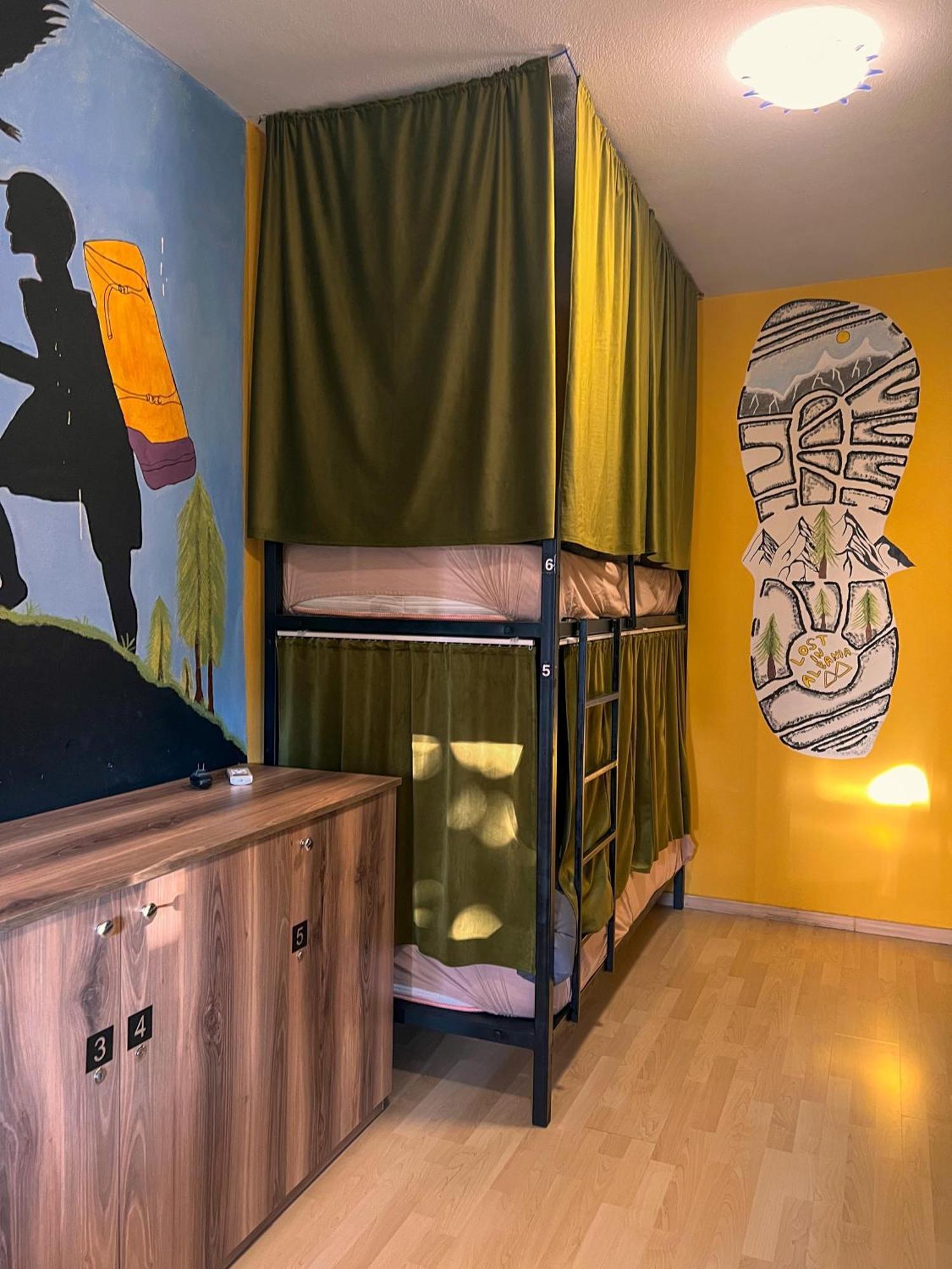 Blue Door Hostel Tiranë Eksteriør bilde