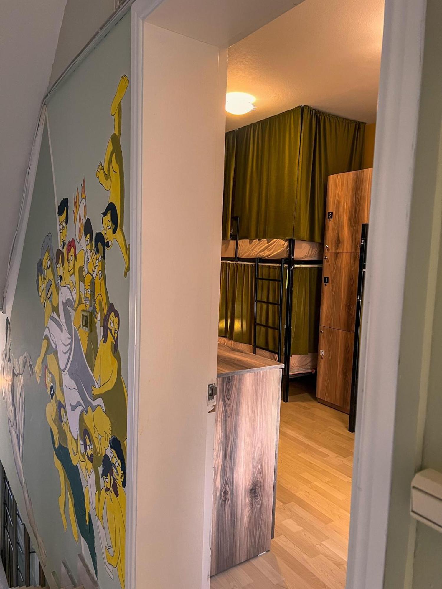 Blue Door Hostel Tiranë Eksteriør bilde